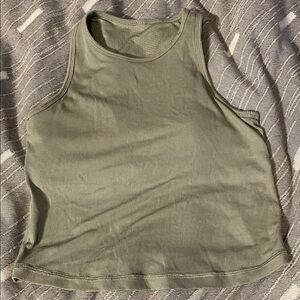 Vuori Sage Green Ribbed pose plyo tank